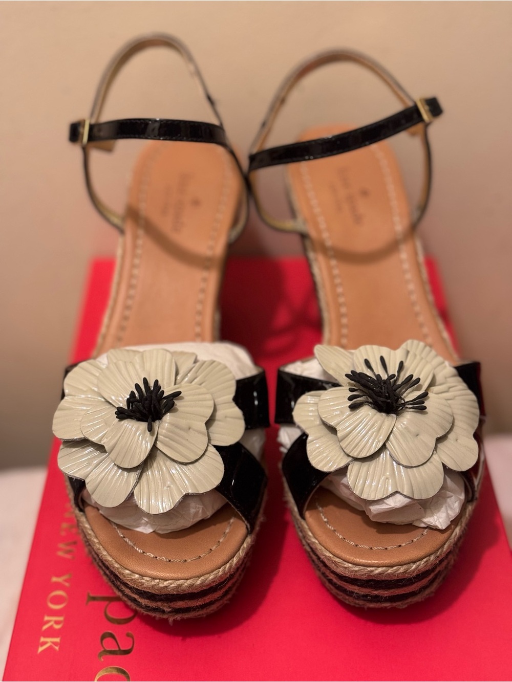 Vintage 2011 Kate Spade Darling Flower Wedge Espadrille Sandals Black Patent EUC